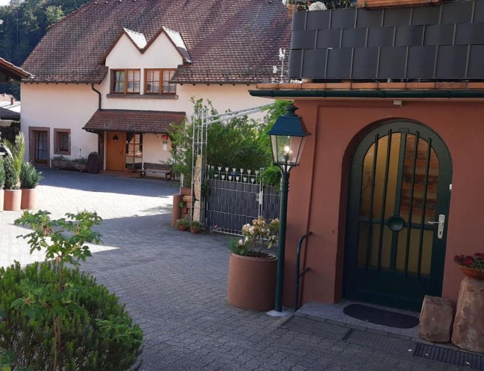 Hinterweidenthal Pension - Gaestehaus Zum Pfaelzerwald מראה חיצוני תמונה