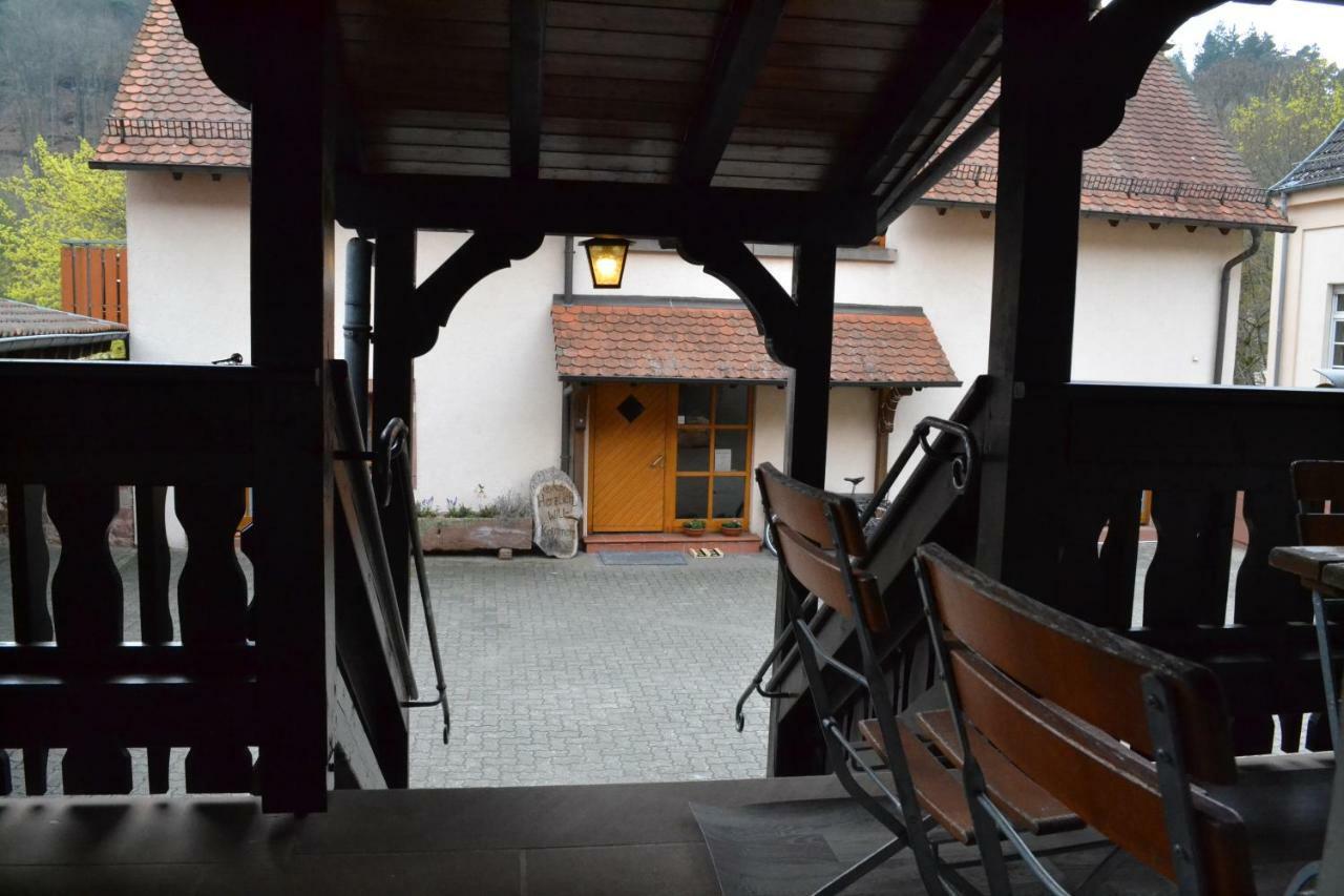 Hinterweidenthal Pension - Gaestehaus Zum Pfaelzerwald מראה חיצוני תמונה